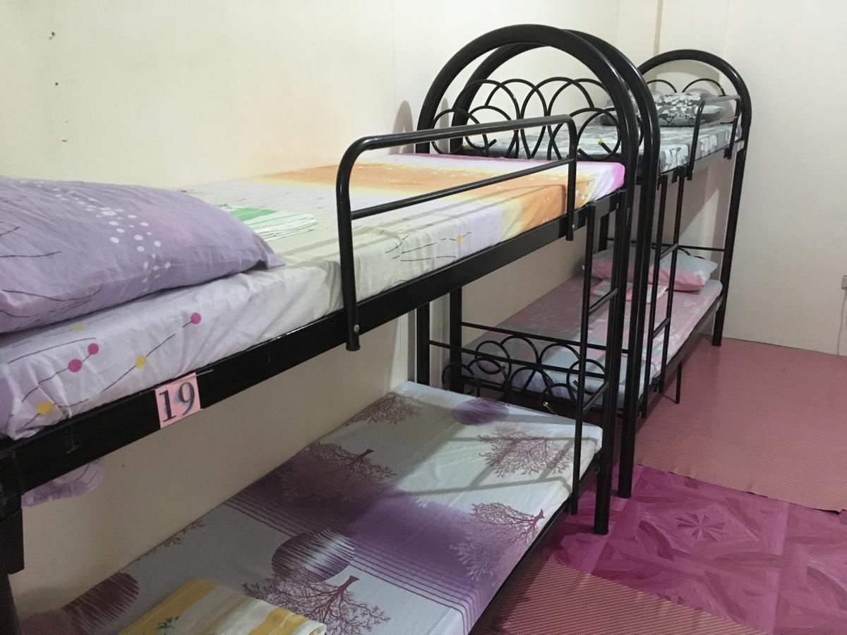Fat Monkey Hostel Coron Exterior photo