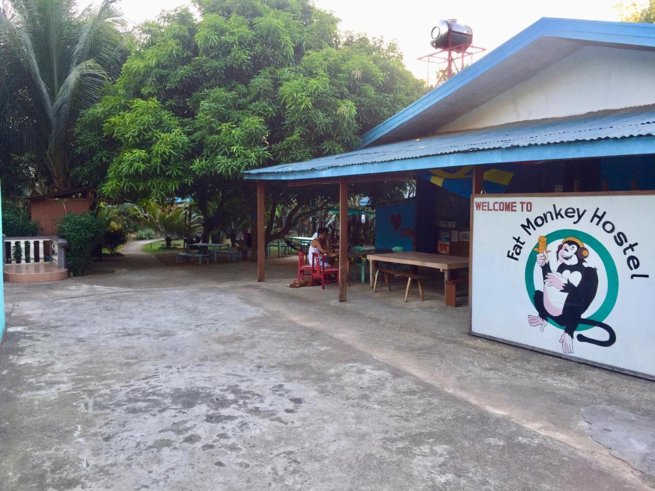 Fat Monkey Hostel Coron Exterior photo