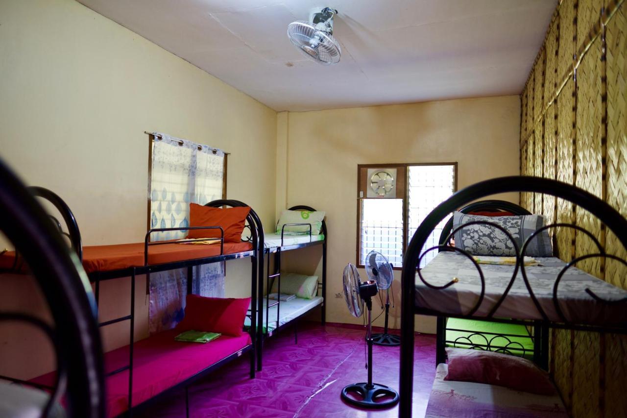 Fat Monkey Hostel Coron Exterior photo