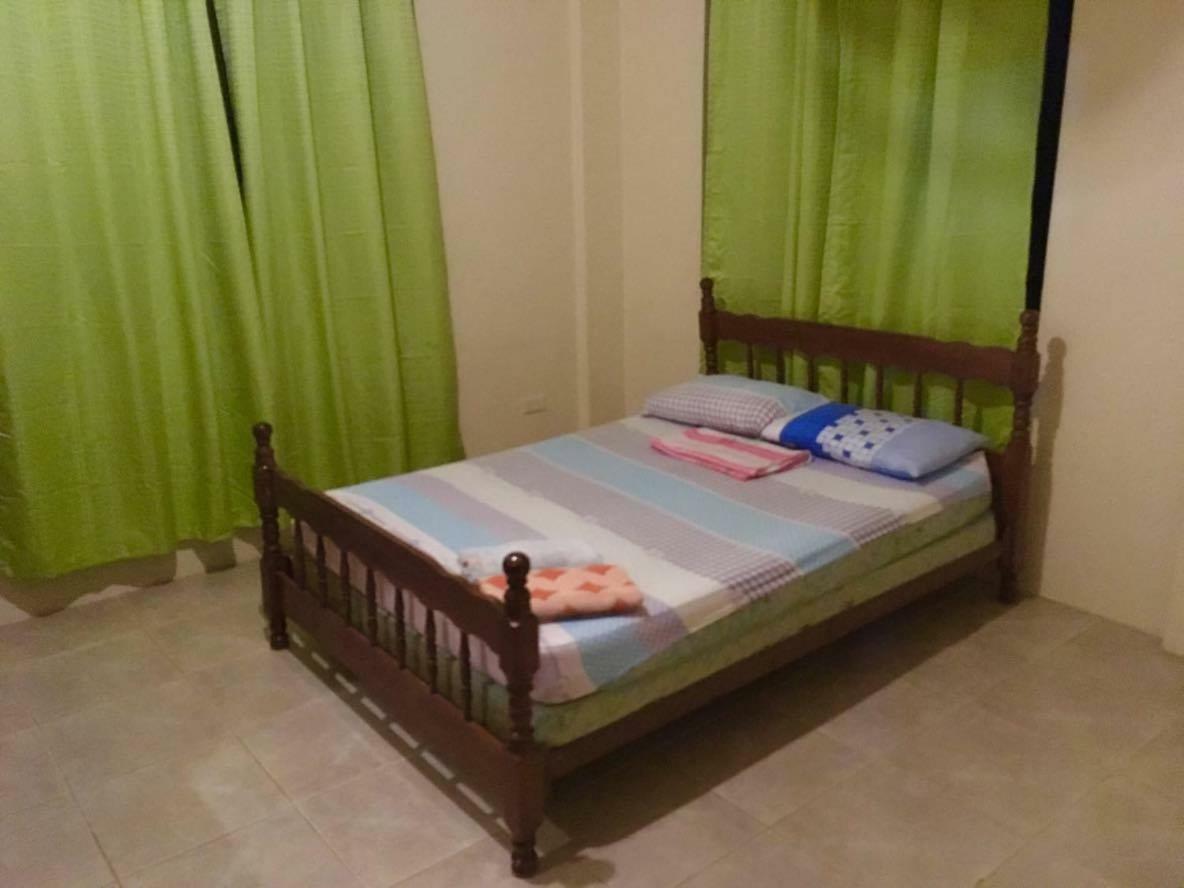 Fat Monkey Hostel Coron Exterior photo